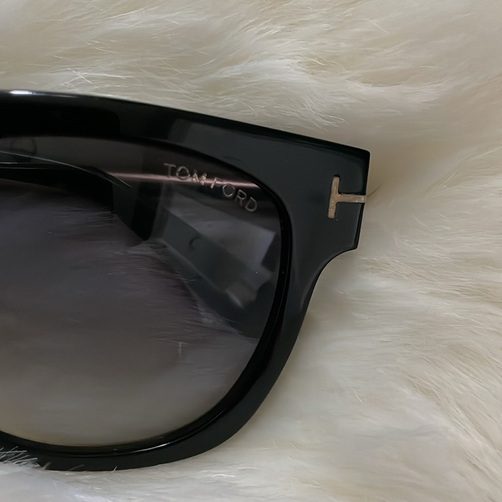 Tom Ford Sunglasses - Picture 4 of 4